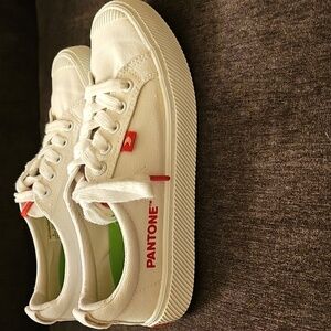 Pantone Cariuma Womens Or Mens Shoes